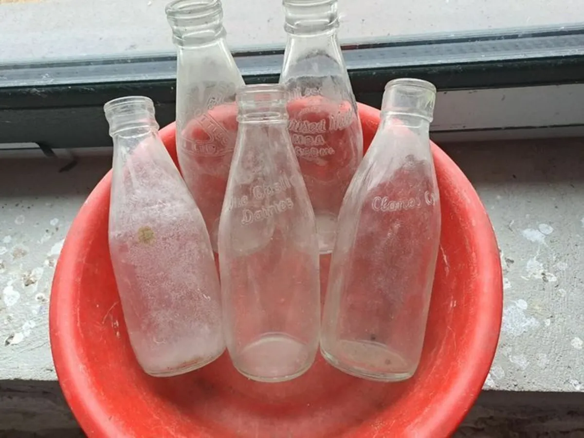 5 Milk bottles - Image 1
