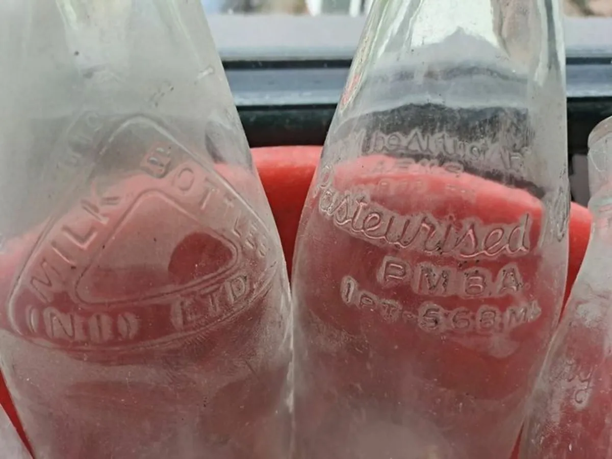 5 Milk bottles - Image 2