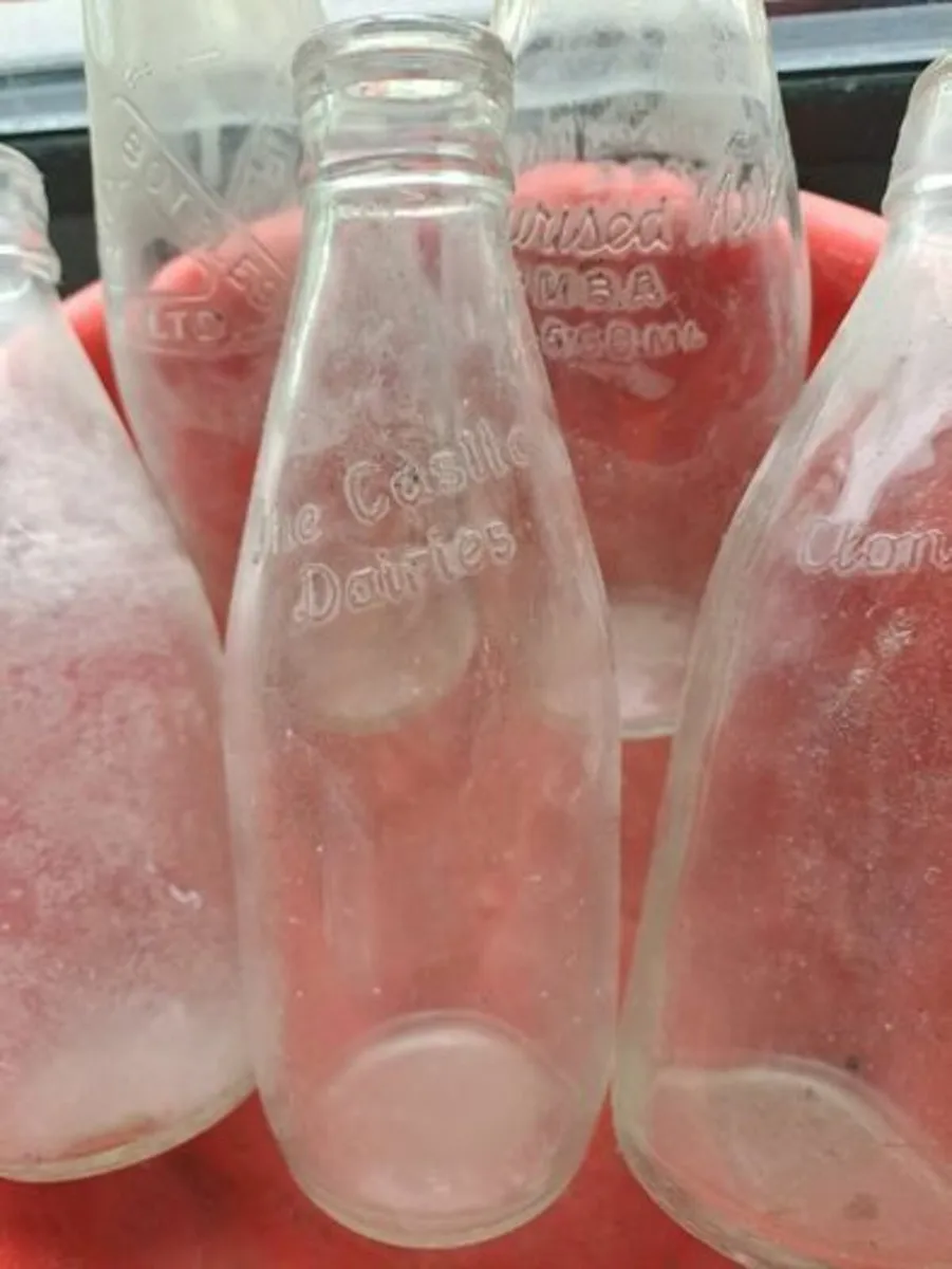 5 Milk bottles - Image 3