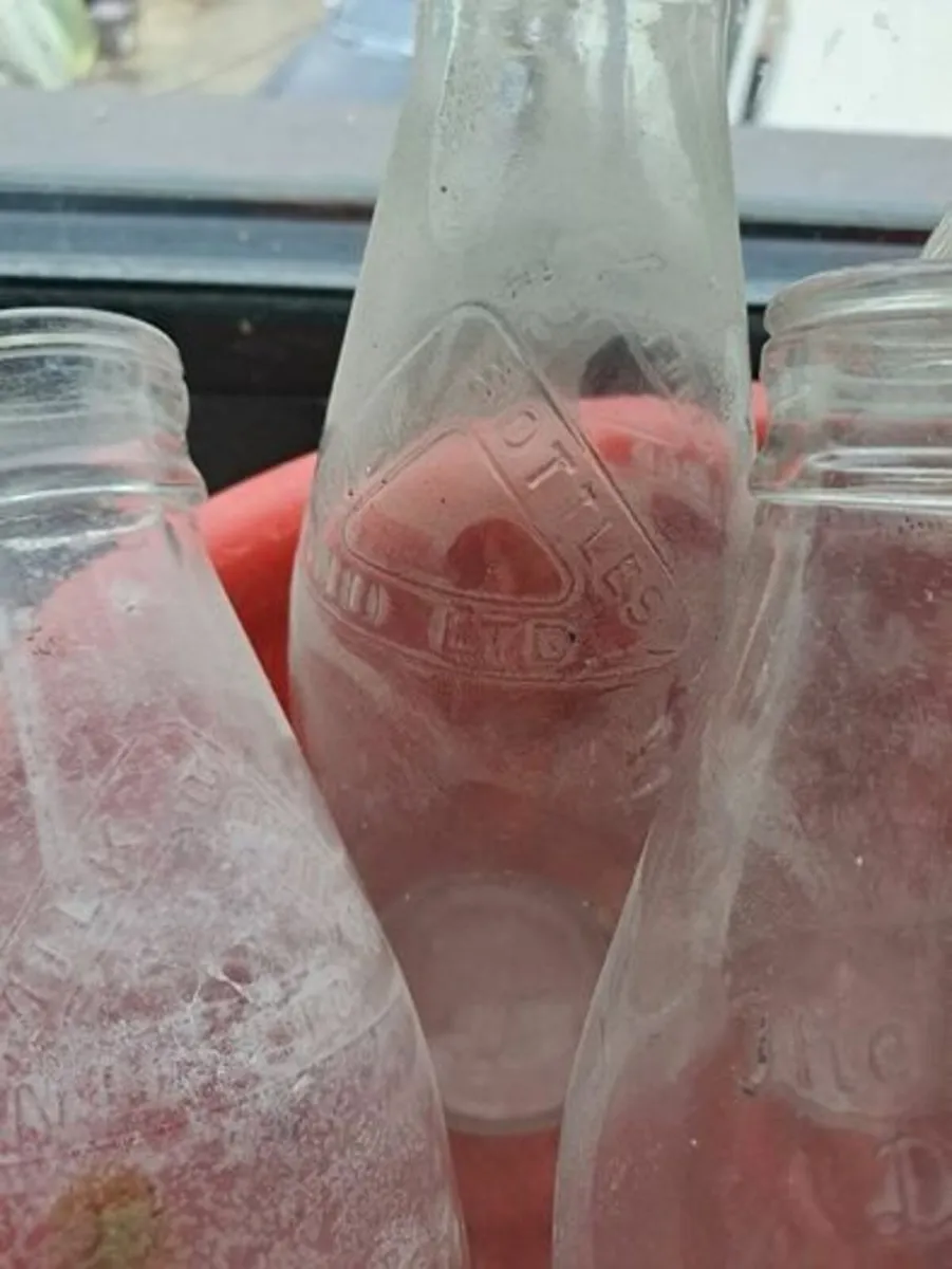 5 Milk bottles - Image 4