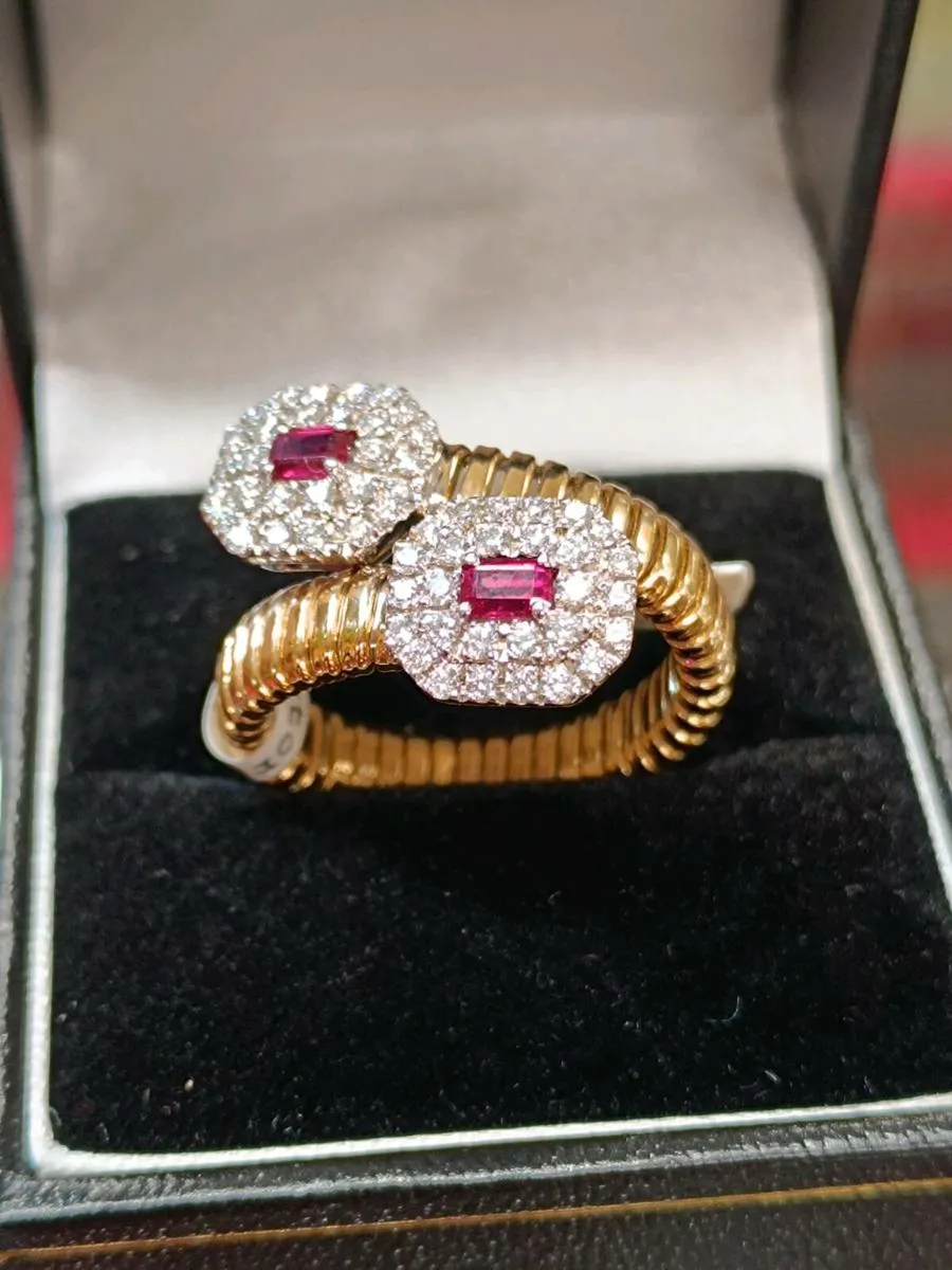 Ruby & Diamond Ribbed 18k Yellow Gold Ring - Image 1