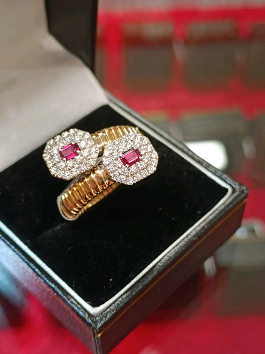 Ruby & Diamond Ribbed 18k Yellow Gold Ring - Image 2