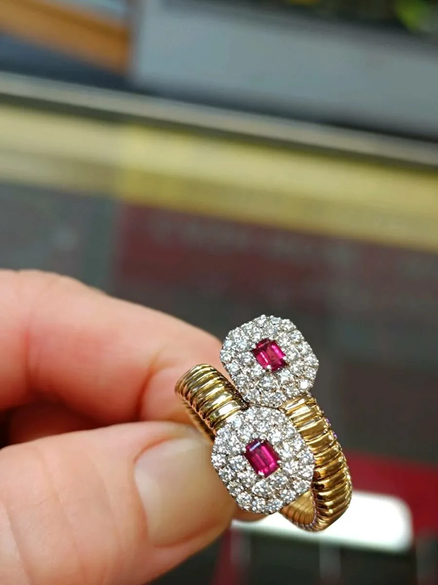 Ruby & Diamond Ribbed 18k Yellow Gold Ring - Image 4