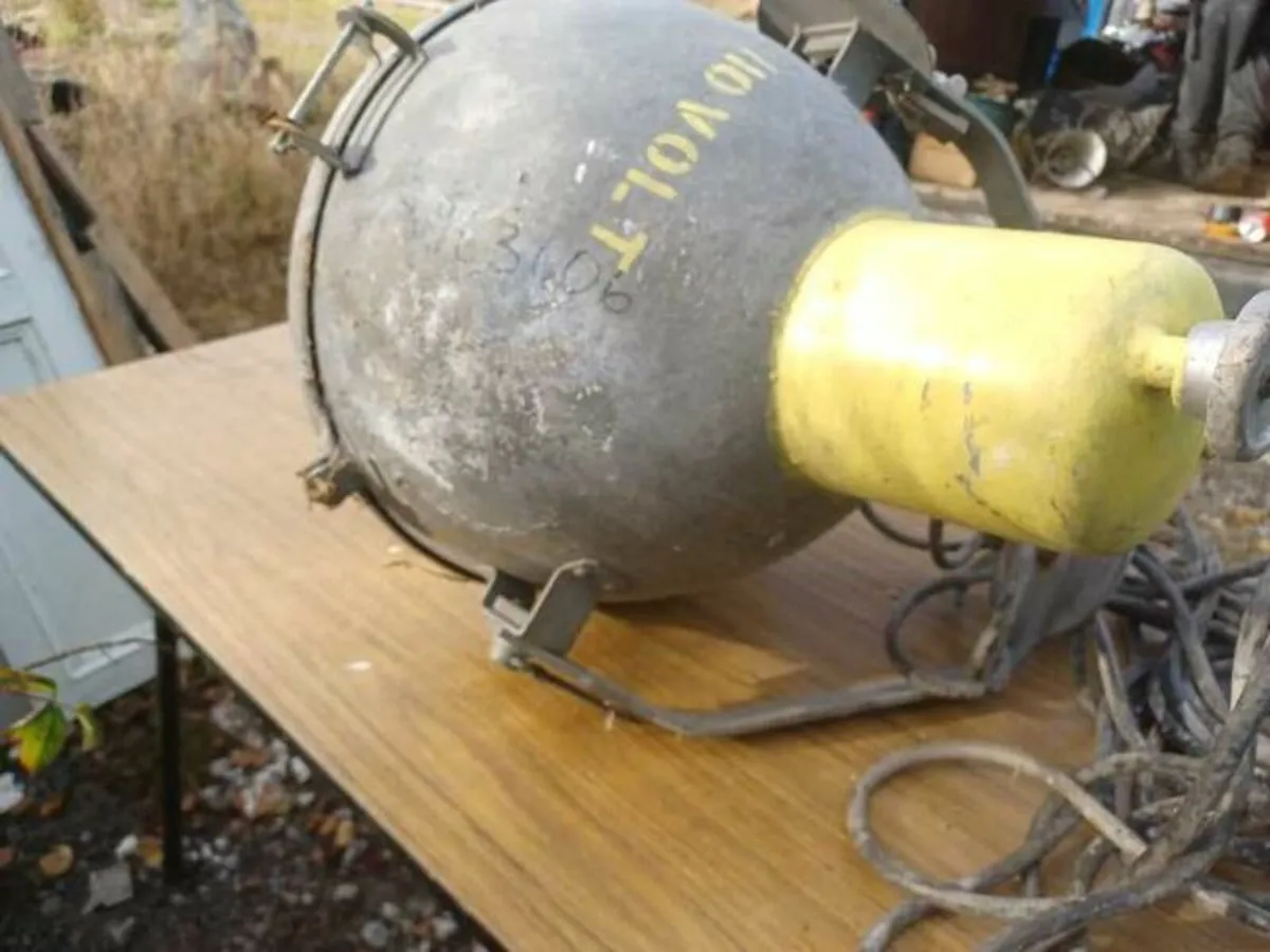 6 Vintage industrial spot lights - Image 4