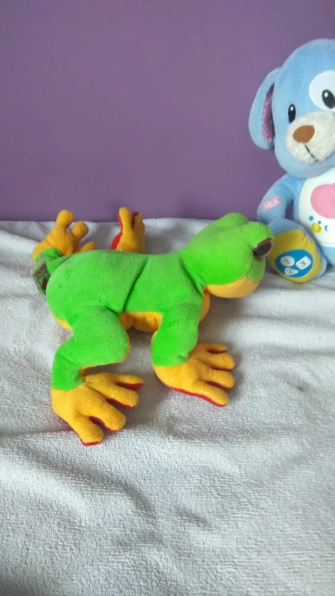 frog plush toy nearly new - Image 1