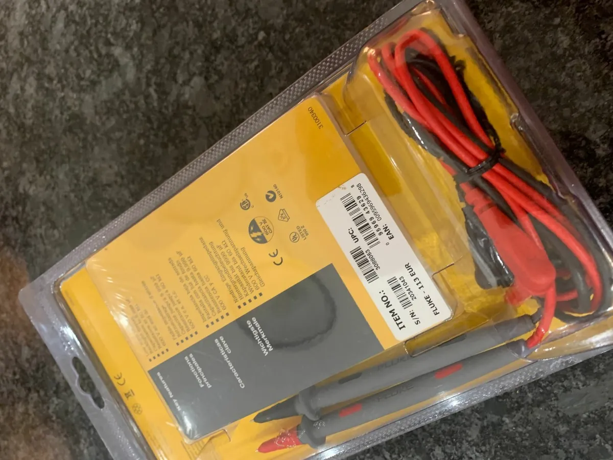 Fluke Multimeter Model 113 - Image 2