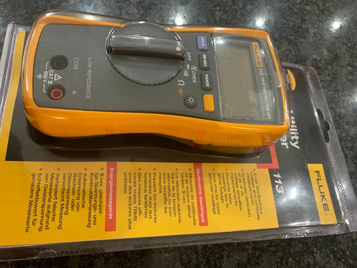 Fluke Multimeter Model 113 - Image 1