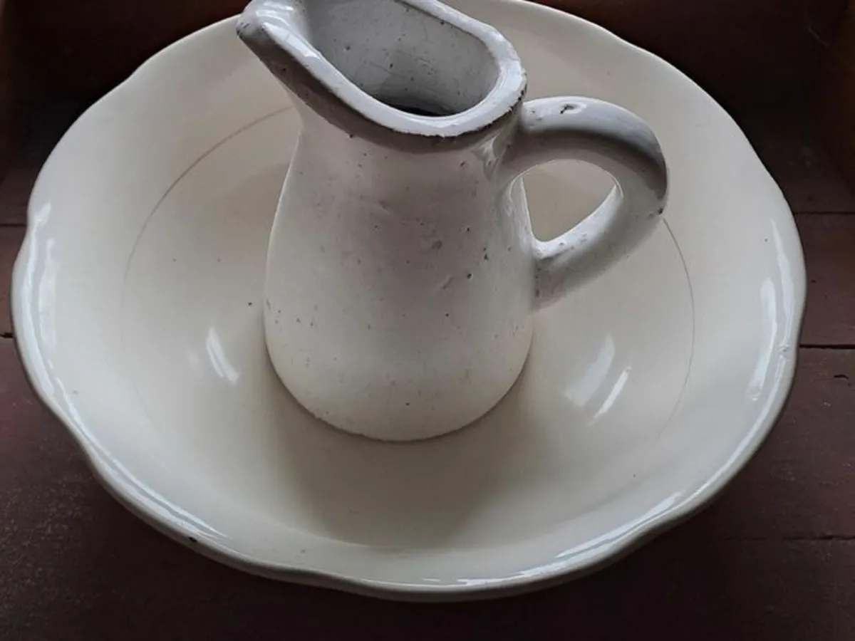 Antique washing table - Image 4