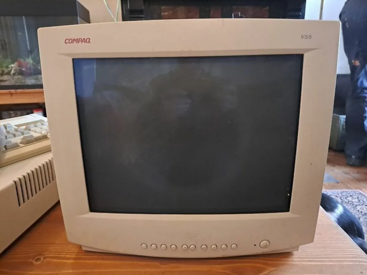 Compaq V55 CRT Monitor - Image 1