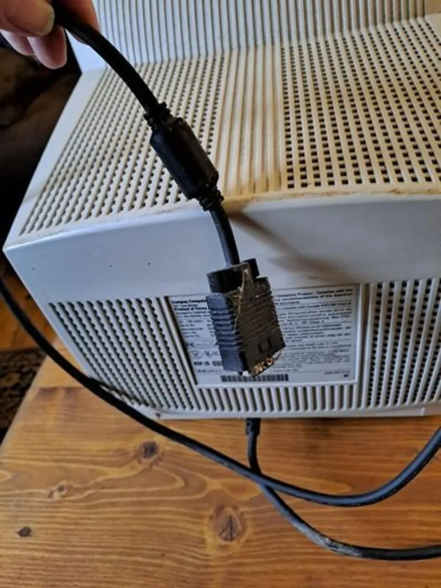 Compaq V55 CRT Monitor - Image 2