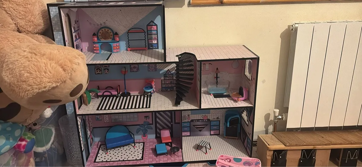 lol house with dolls - Image 2