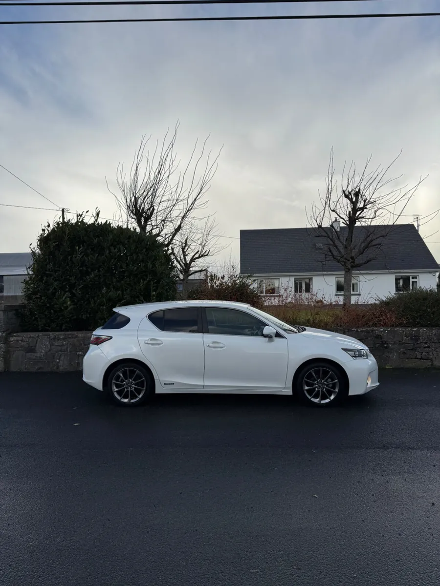 Lexus CT 2014 - Image 2