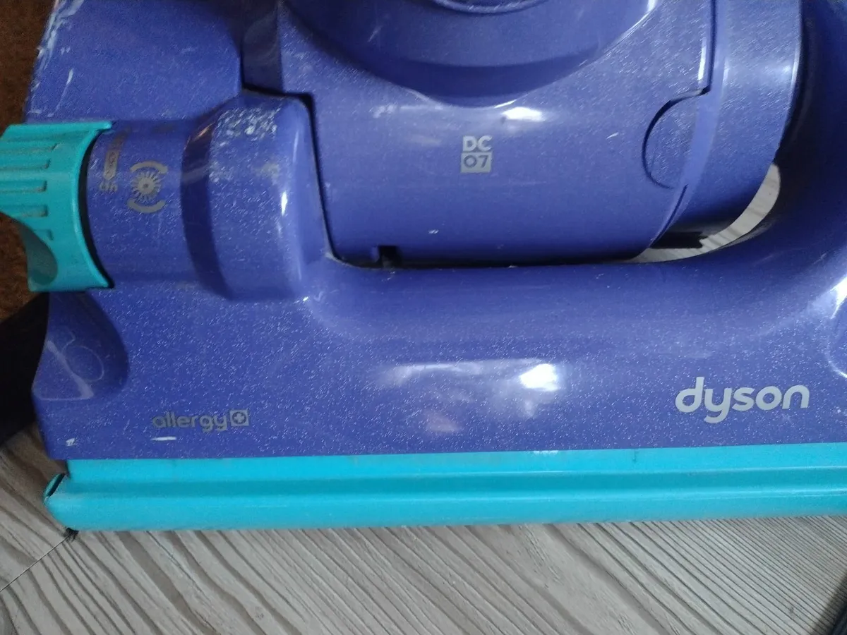Dyson upright vacuum cleaner DC 07 - Image 2