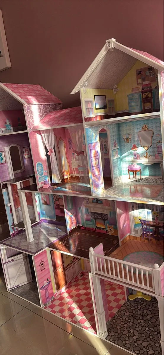 Dolls house - Image 1
