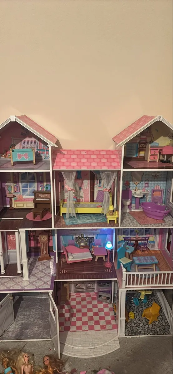 Dolls house - Image 2