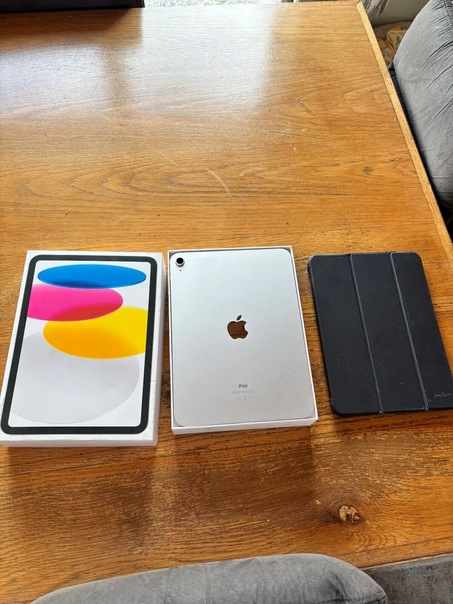 iPad 10th generation - Image 1