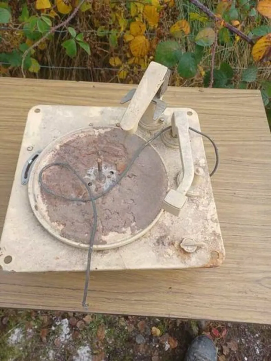 Turn table for scrap or parts postage cost incl - Image 1