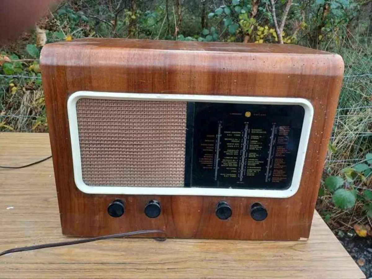 Vintage valve radios - Image 1