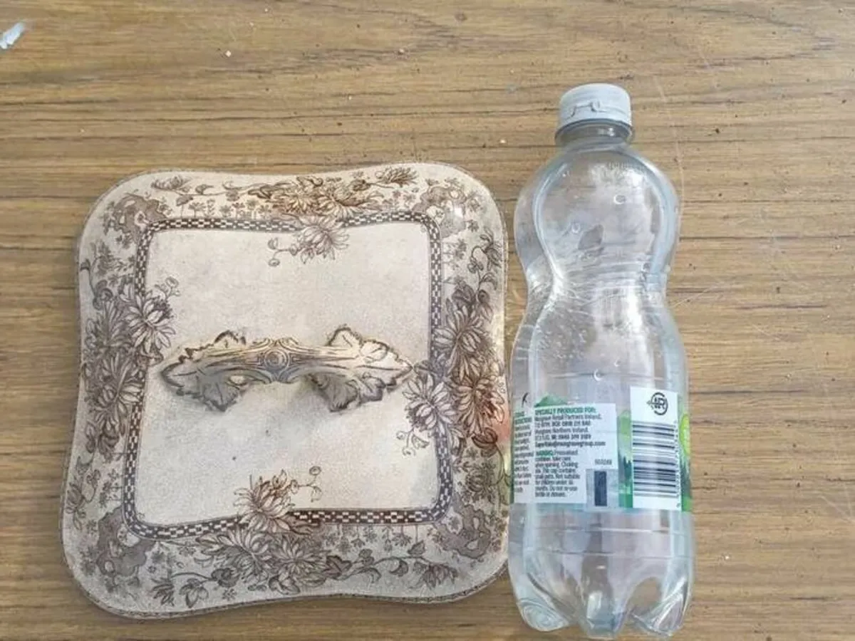 Vintage ceramic lid postage cost incl - Image 1