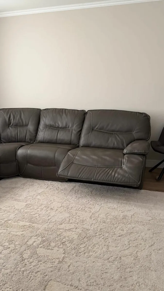 Corner Sofa with Console & Power Recliner (Large) - Image 3
