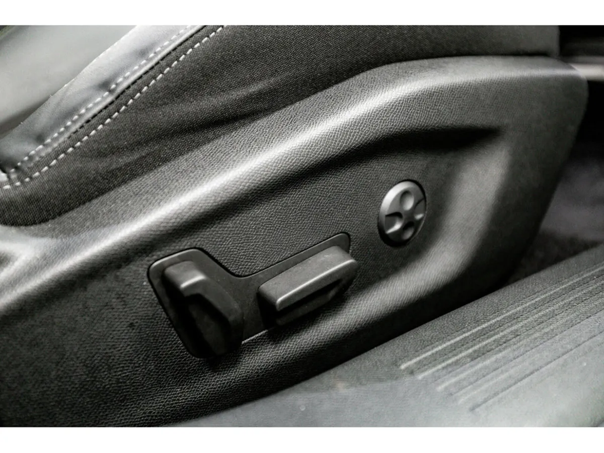 Peugeot 308 E-GT 54kWh Auto 156HP - Image 4