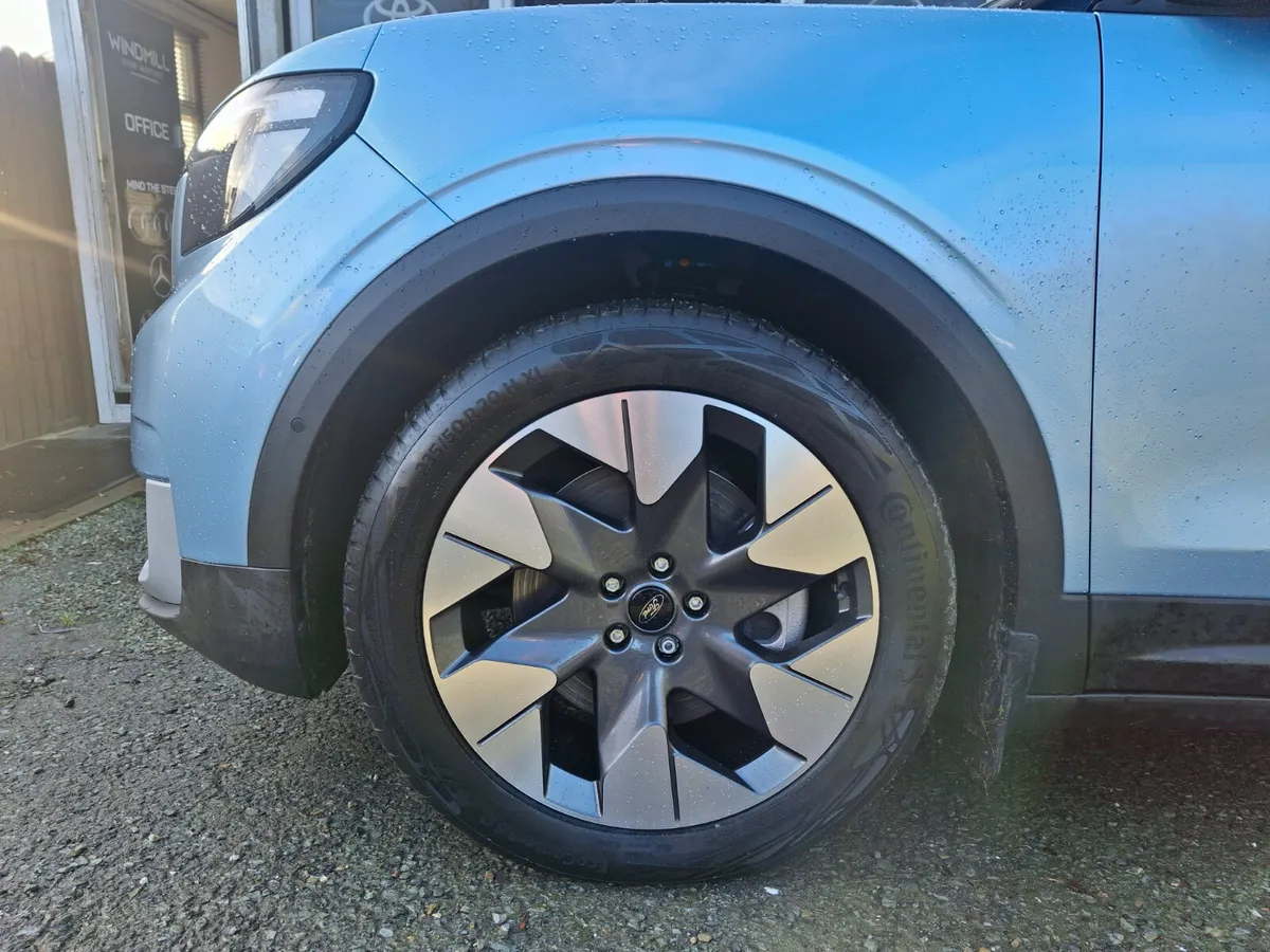 Ford Explorer PREMIUM 77KWH EXTENDE - Image 4
