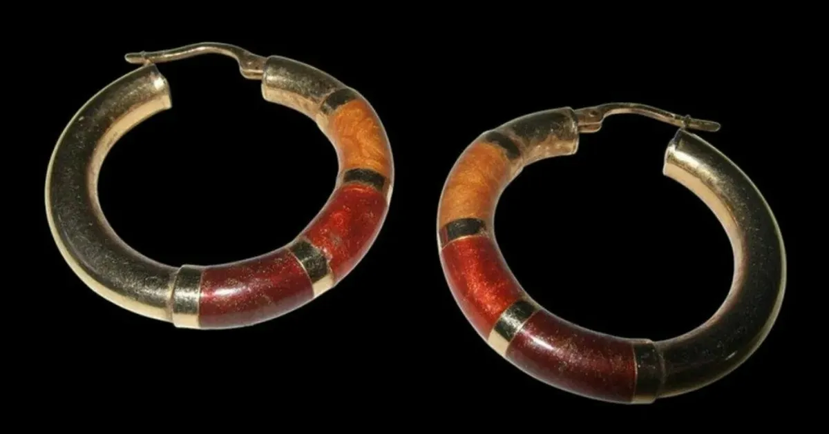 Vintage Hallmarked 9ct Gold Tri-Colour Earrings - Image 3