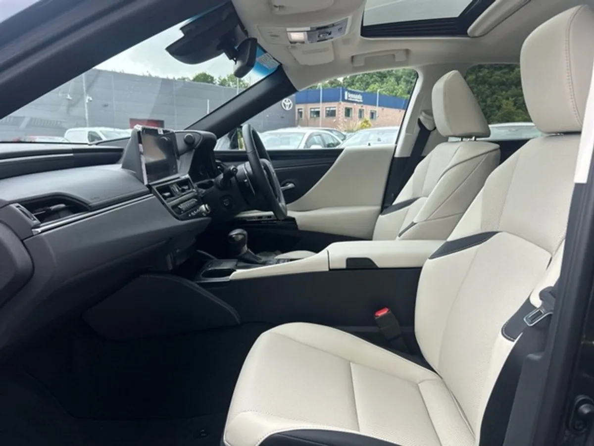 Lexus ES ES300h Dynamic - Image 2
