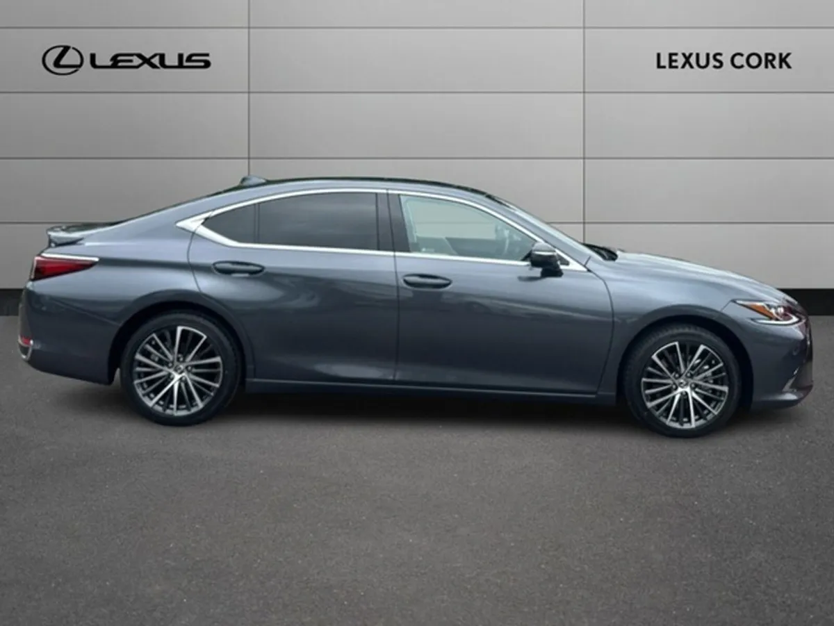 Lexus ES ES300h Dynamic - Image 4