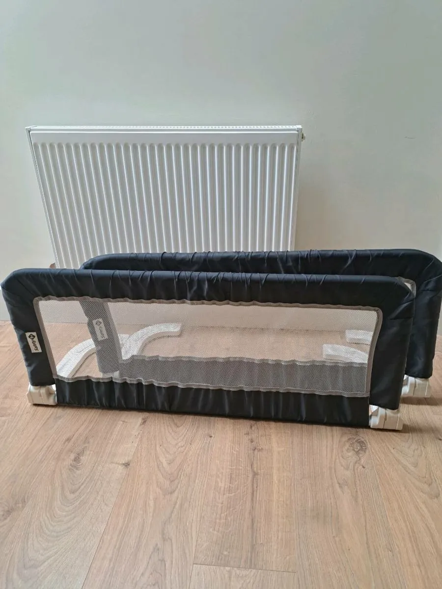Children's bed safety rails