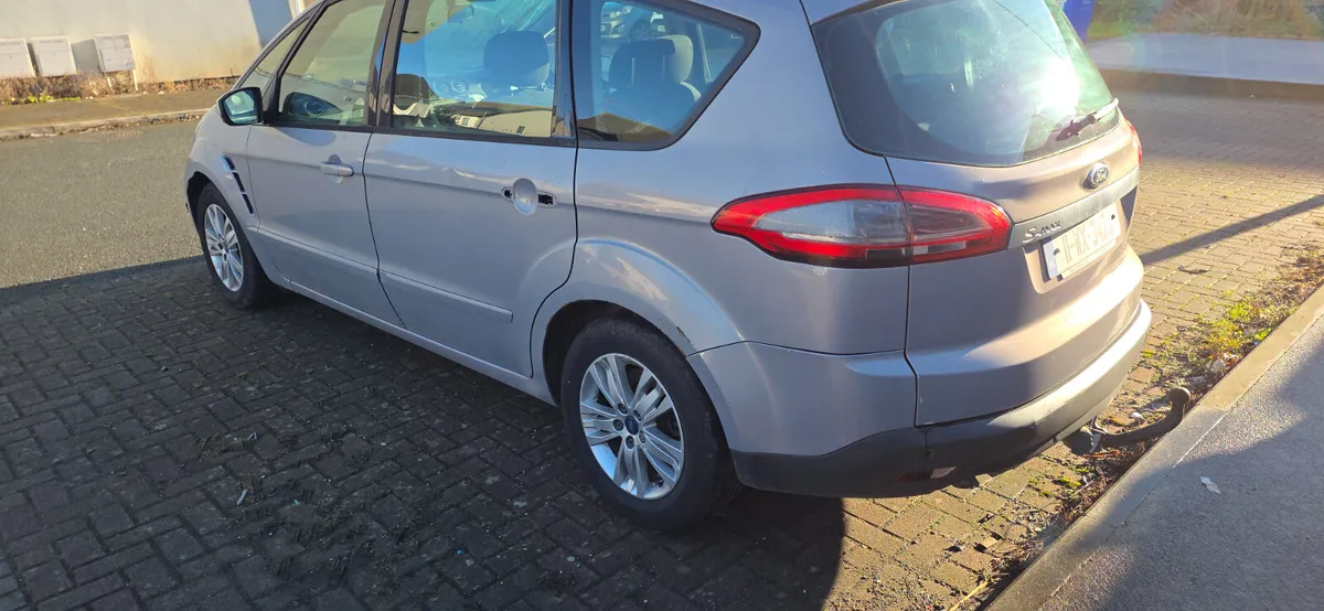 Ford S-Max 2011 need tidying - Image 4