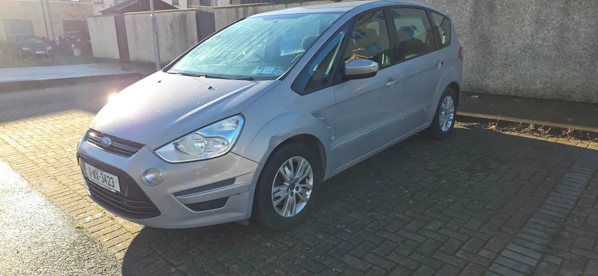 Ford S-Max 2011 need tidying - Image 3