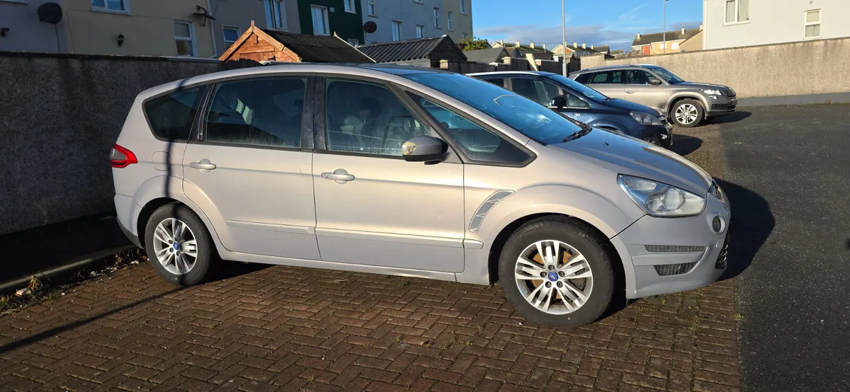 Ford S-Max 2011 need tidying - Image 2