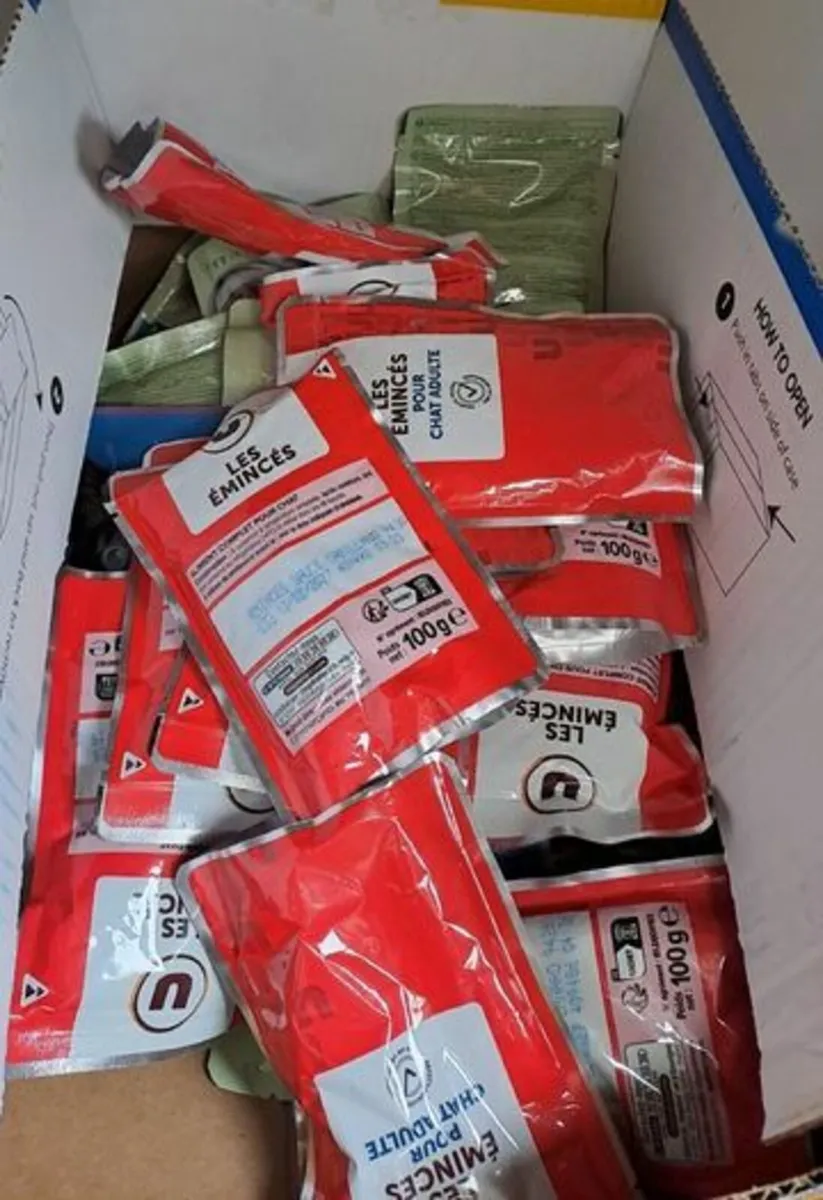 Box of 80 pouches of cat food - Image 2