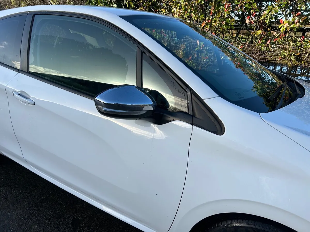 Peugeot 208 ///2014 Manual Petrol 1.0 - Image 2