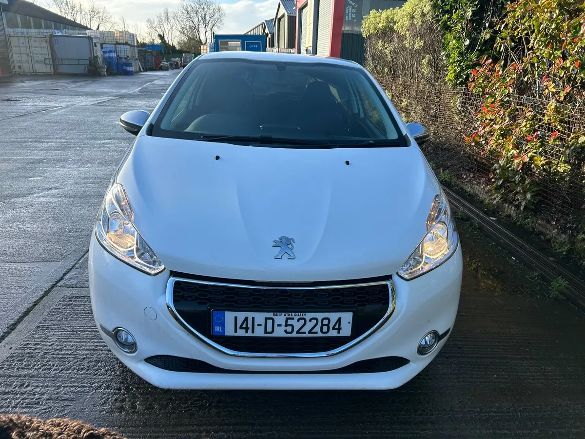 Peugeot 208 ///2014 Manual Petrol 1.0 - Image 1