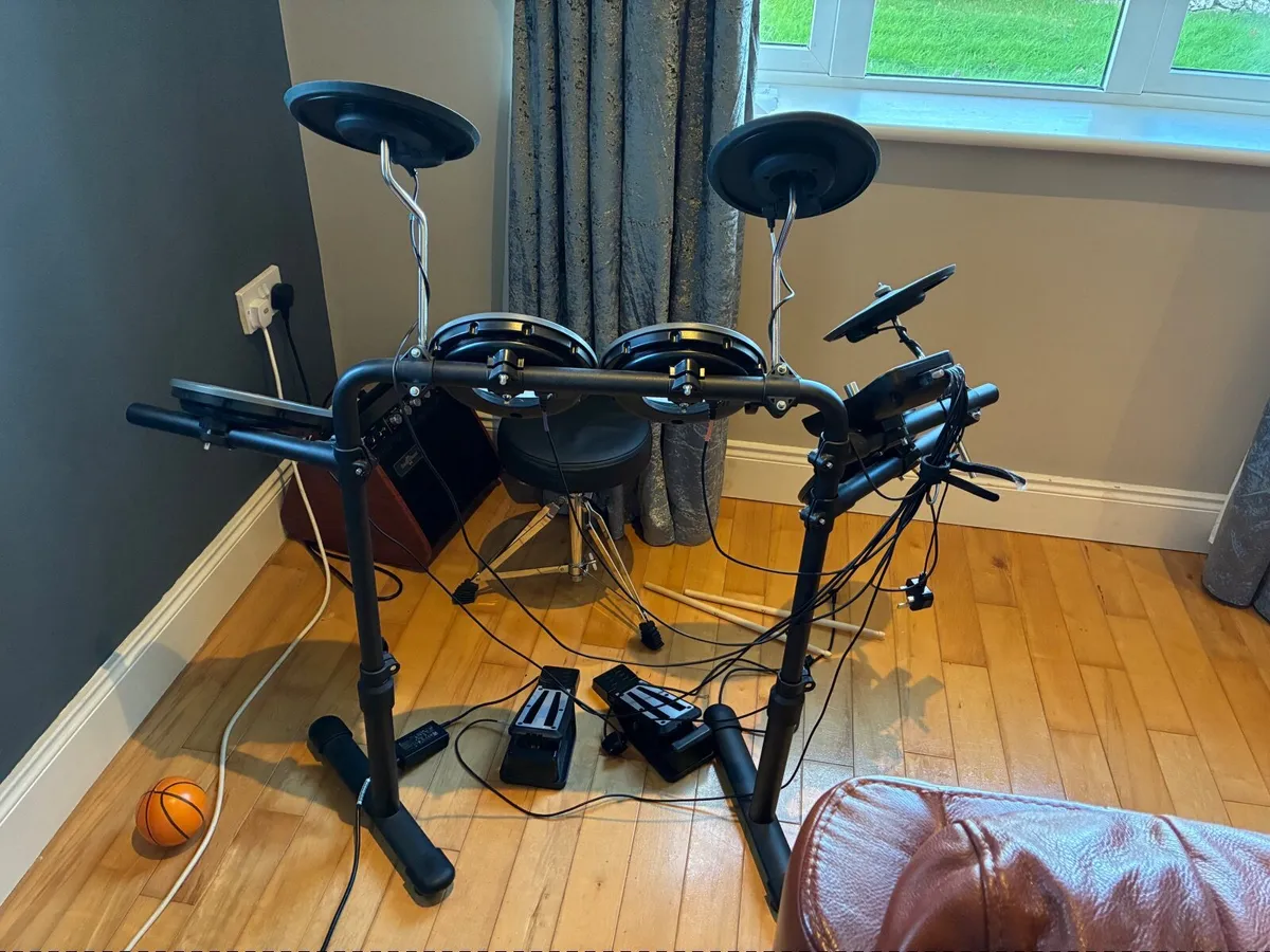 Electric drum kit - Image 1