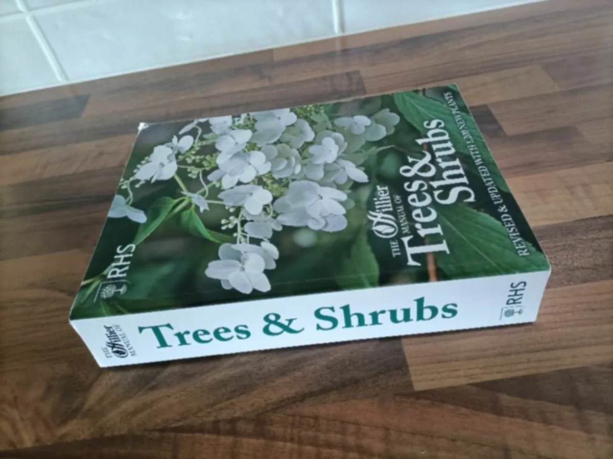 The Hillier Manual of Trees and Shrubs RHS - Image 3