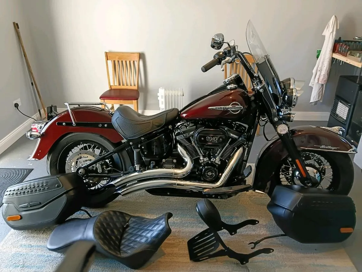 LOW MILES HERITAGE SOFTAIL  CLASSIC 114 - Image 4