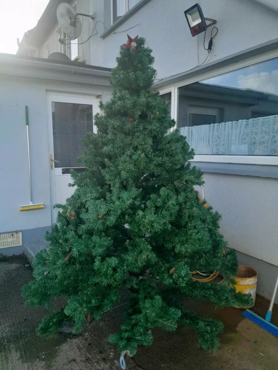 8 ft christmas tree - Image 1
