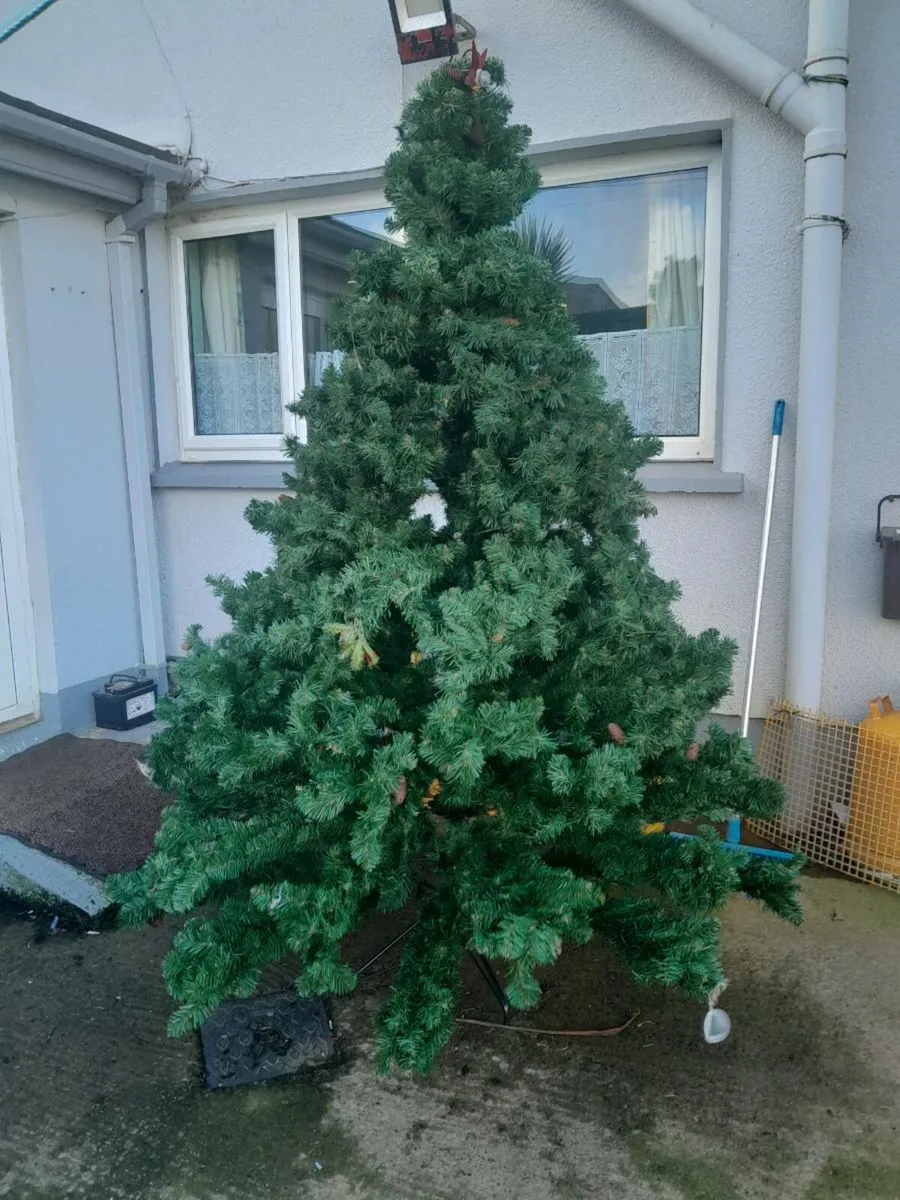 8 ft christmas tree - Image 2
