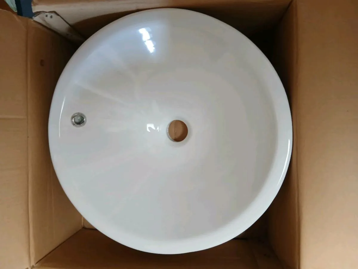 Bathroom sink and unit - Image 2