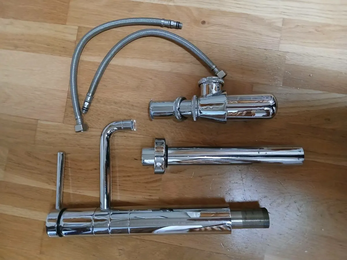 Bathroom sink and unit - Image 3