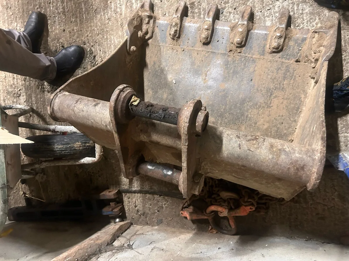 5 ton excavator buckets / raking bucket - Image 3