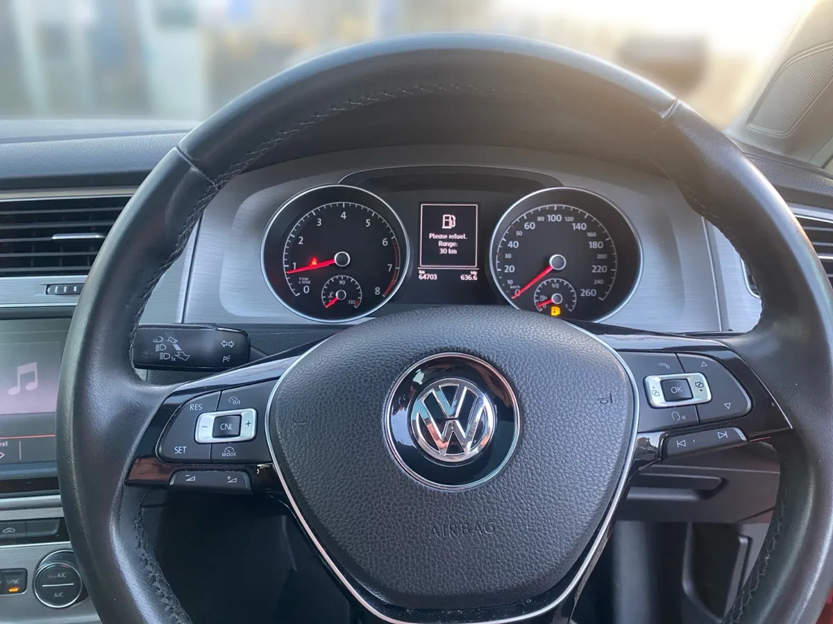 VW Golf 1.4TFSI  Automatic with Sunroof🔥 - Image 4