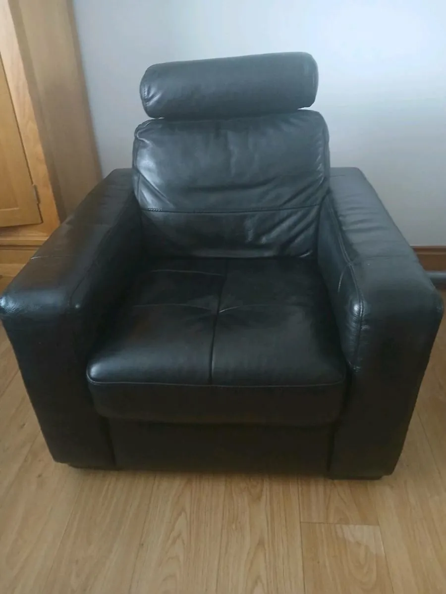 Armchair - Image 1