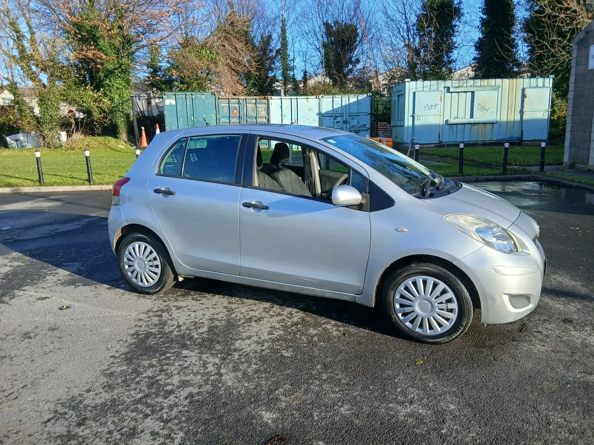 2010 Toyota Yaris - Image 4