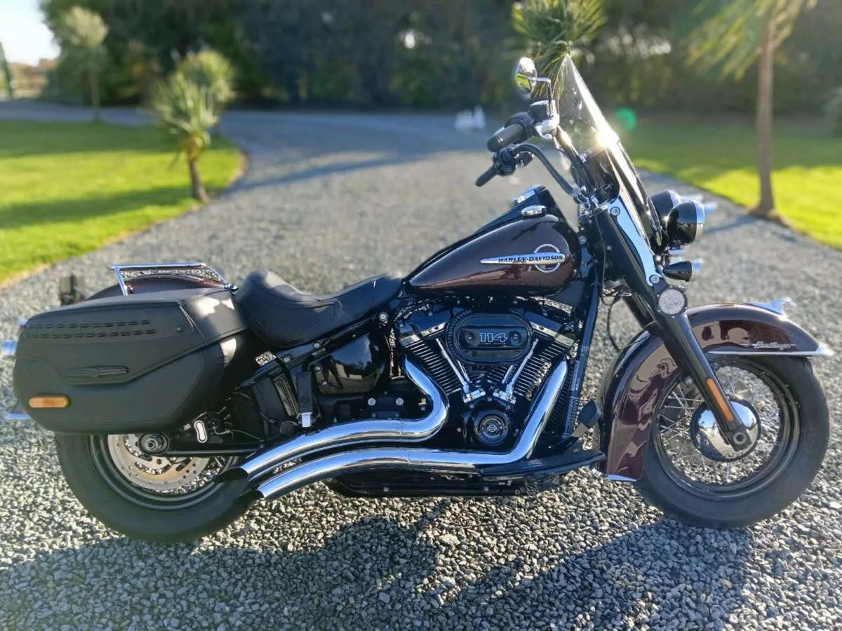 LOW MILES HERITAGE SOFTAIL  CLASSIC 114 - Image 2