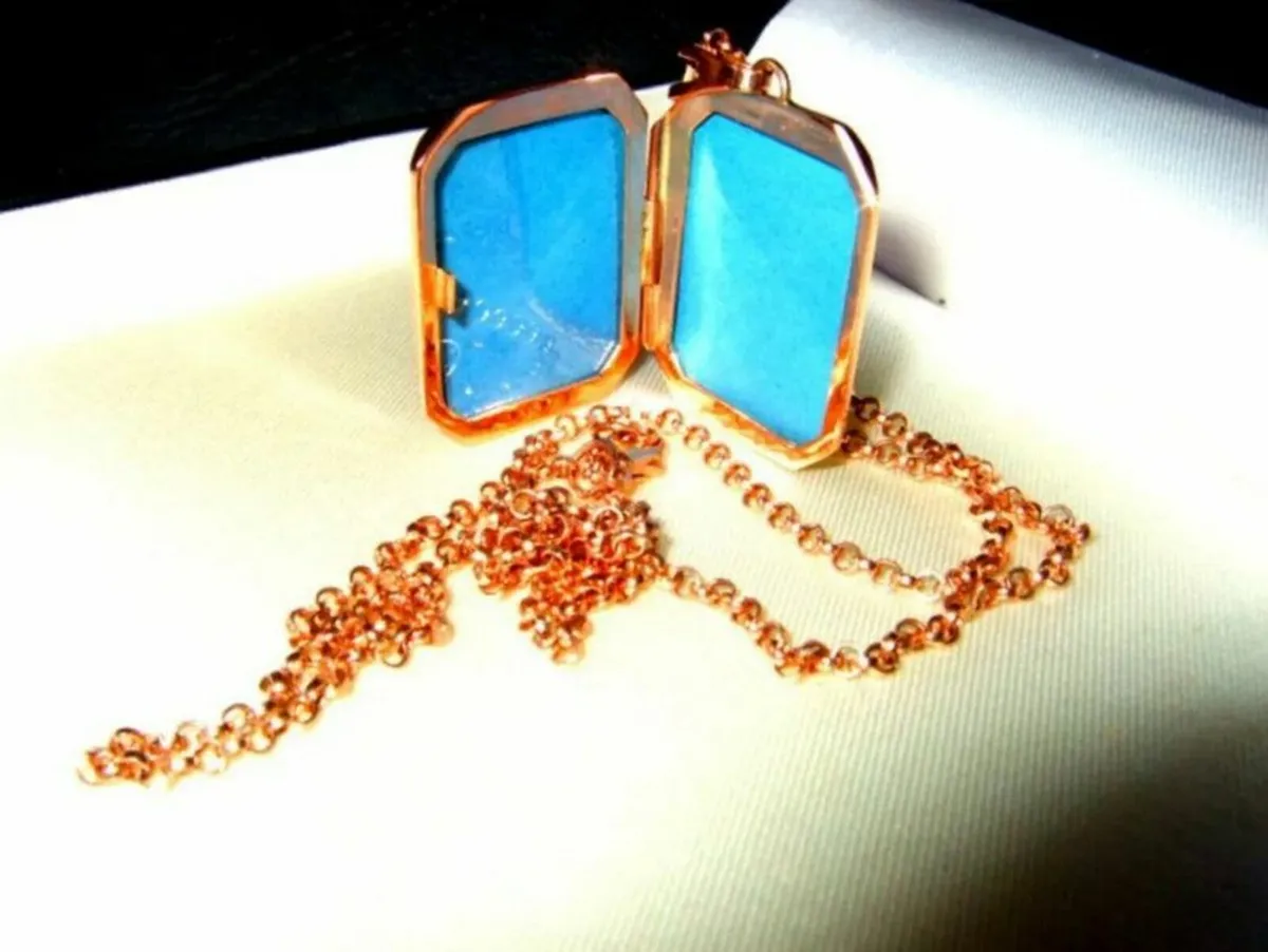 Vintage Dian Malouf Rose Gold Locket & Chain - Image 4