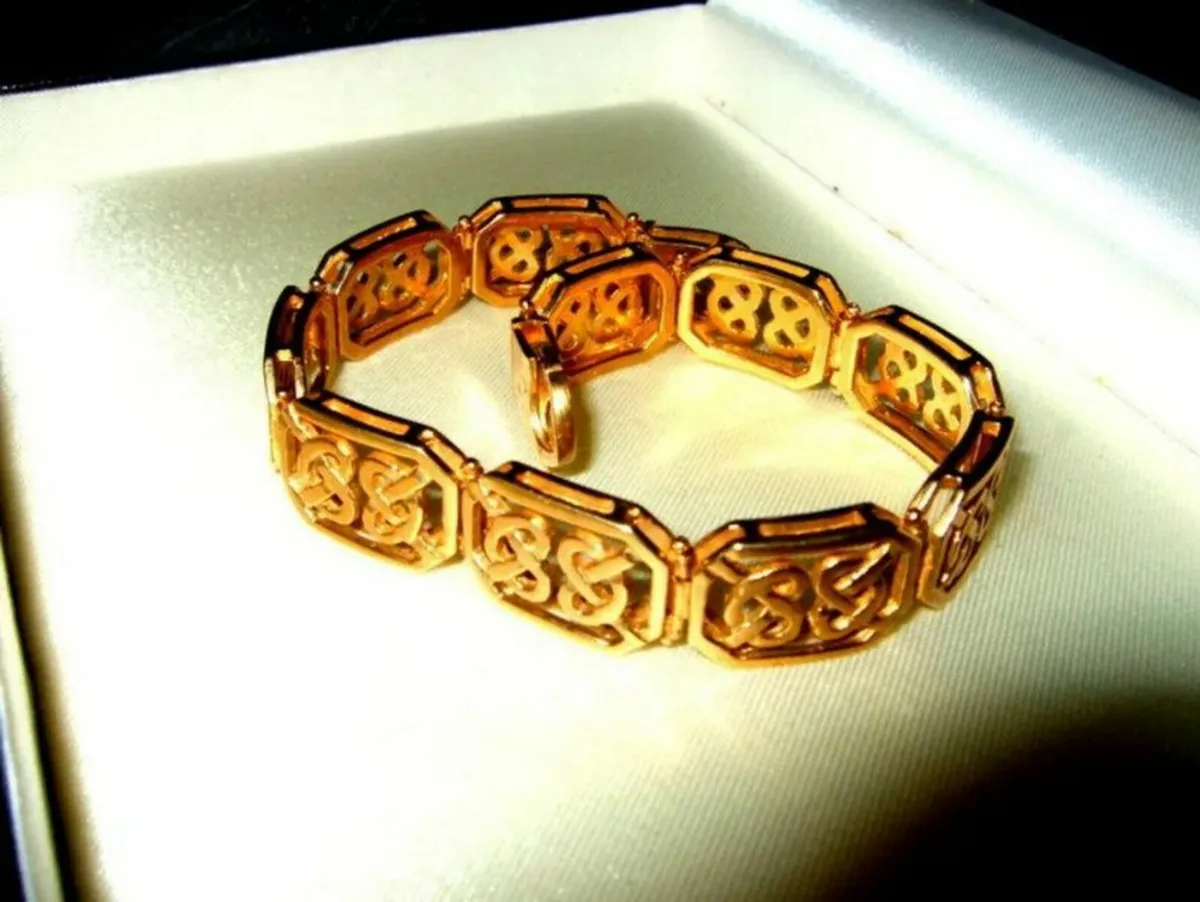 Vintage Hallmarked 9ct Gold Celtic Bracelet - Image 1